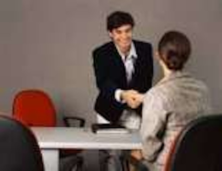 Những giao tiếp phi ngôn ngữ nói về bạn?