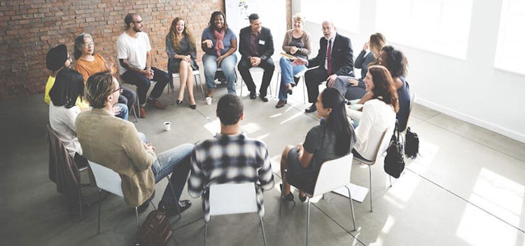 Làm thế nào để giới thiệu bản thân với người lạ