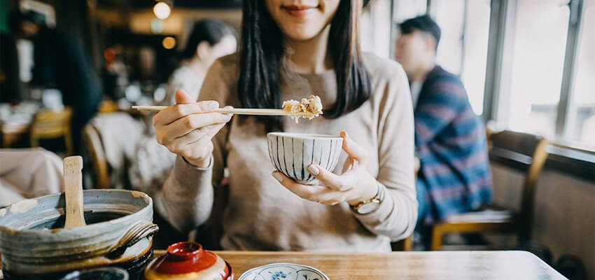 Cách xử lí trên bàn ăn của người Nhật