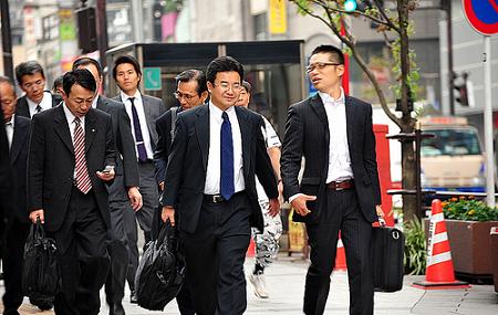 Một vài nét văn hóa về giờ giấc và chào hỏi trong môi trường việc làm tiếng Nhật